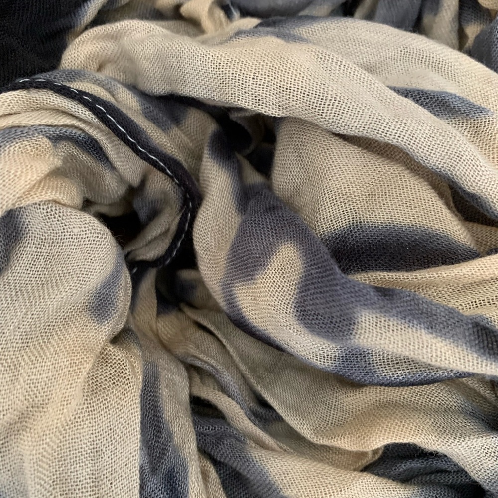 Patterned scarf - Picture 4 of 4